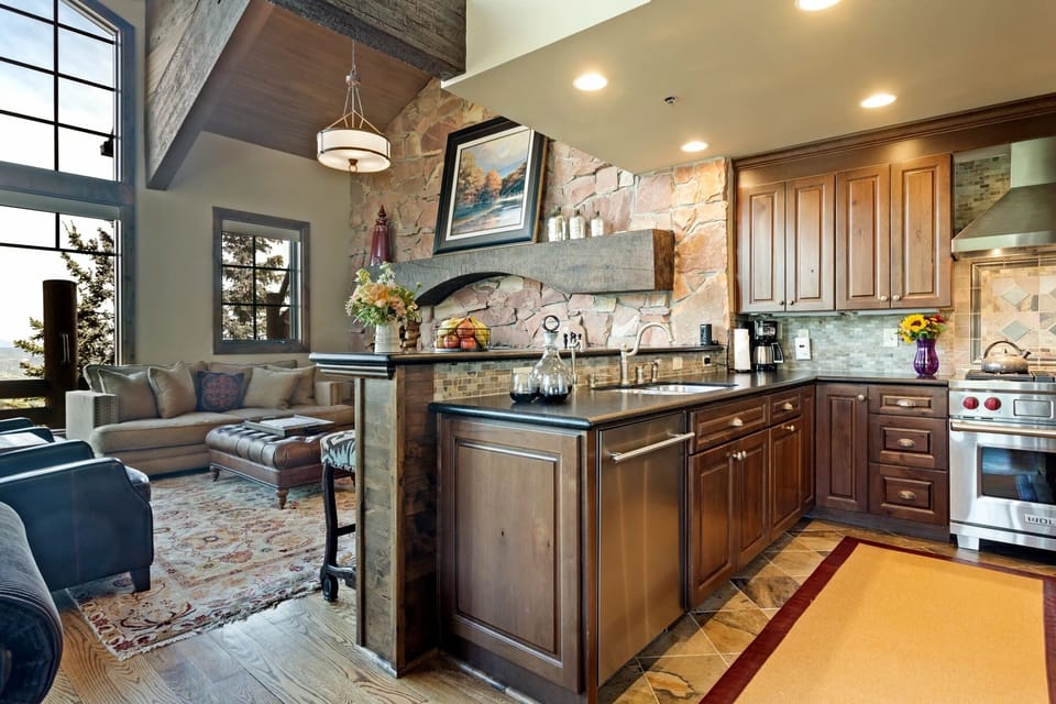 Condo, 3 Bedrooms | Private kitchen | Fridge, oven, coffee/tea maker, toaster