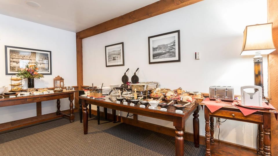 Studio | Dining