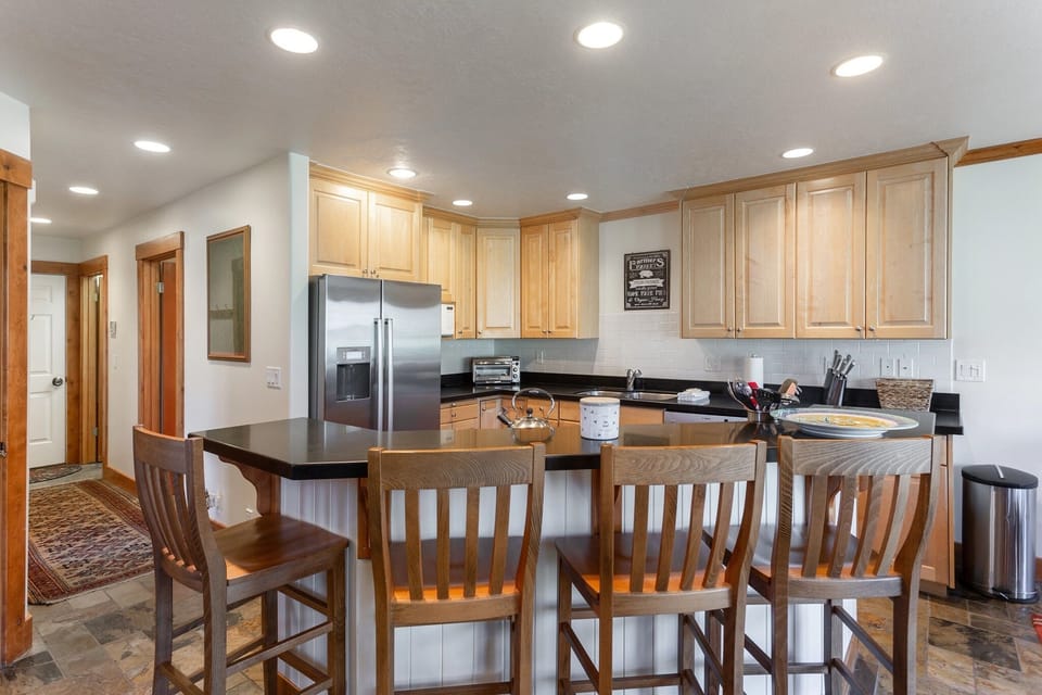 Condo, 4 Bedrooms | Private kitchen | Coffee/tea maker, fridge, oven, toaster