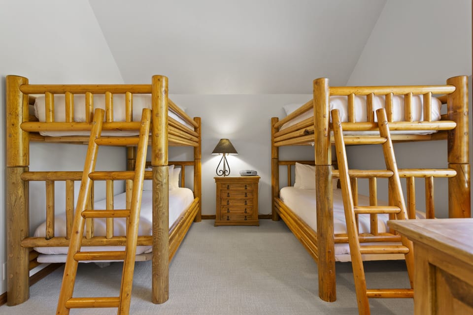 Condo, 4 Bedrooms | 4 bedrooms, laptop workspace, iron/ironing board, WiFi (free)