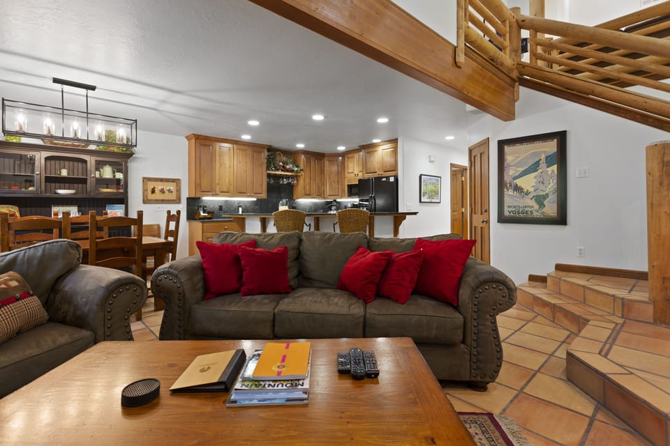 Condo, 4 Bedrooms | Living area | Smart TV