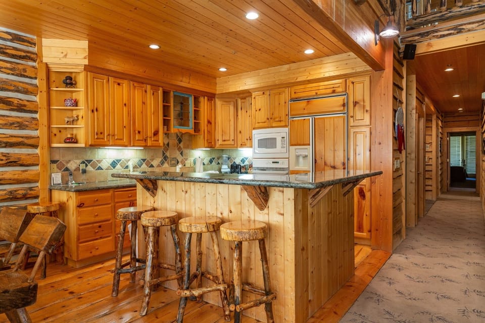 Condo, 3 Bedrooms | Private kitchen | Coffee/tea maker, fridge, oven, toaster