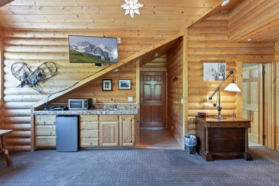 Condo, 3 Bedrooms | Interior