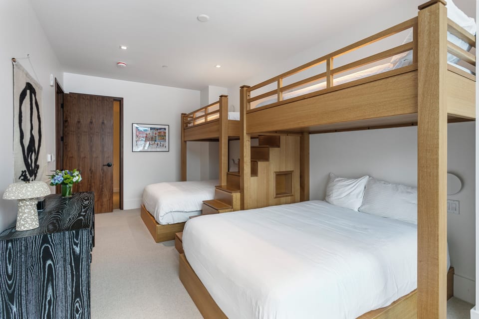 Condo, 3 Bedrooms | 3 bedrooms, iron/ironing board, WiFi (free)