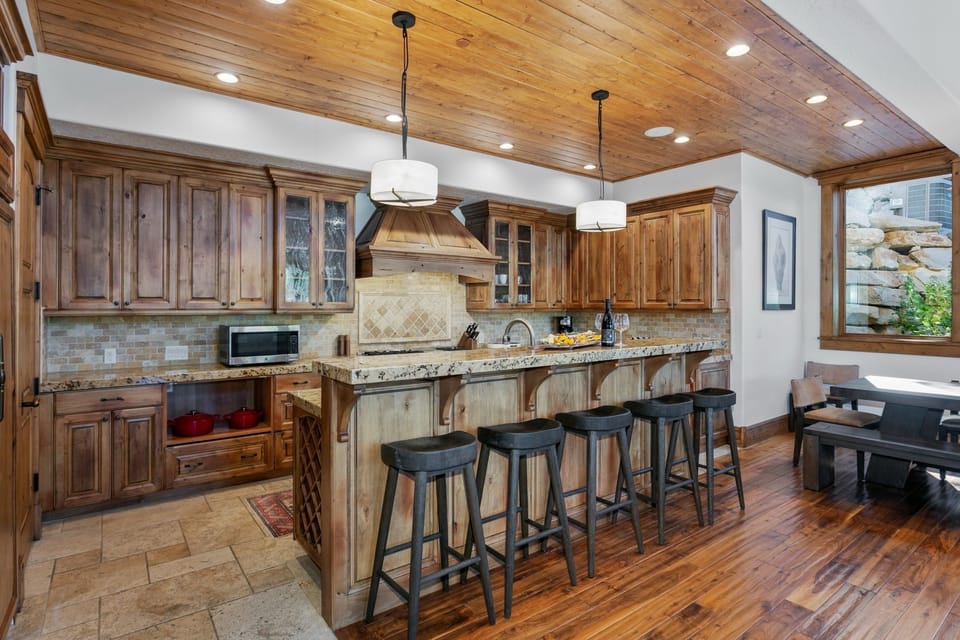 Condo, 4 Bedrooms | Private kitchen | Coffee/tea maker, fridge, oven, toaster