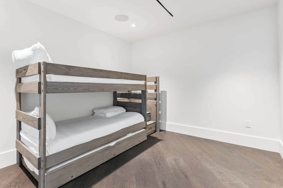 Condo, 2 Bedrooms | 2 bedrooms, iron/ironing board, WiFi (free)
