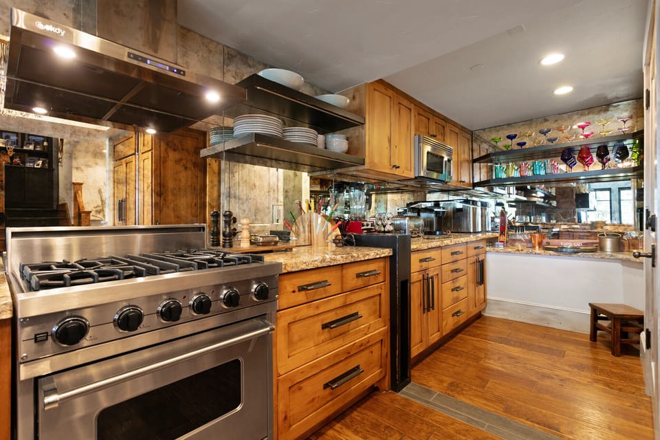 Condo, 4 Bedrooms | Private kitchen | Fridge, coffee/tea maker, toaster
