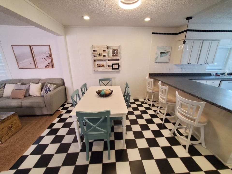 House, 3 Bedrooms | Dining
