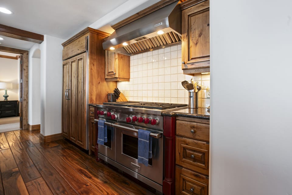 Condo, 3 Bedrooms | Private kitchen | Coffee/tea maker, fridge, oven, toaster