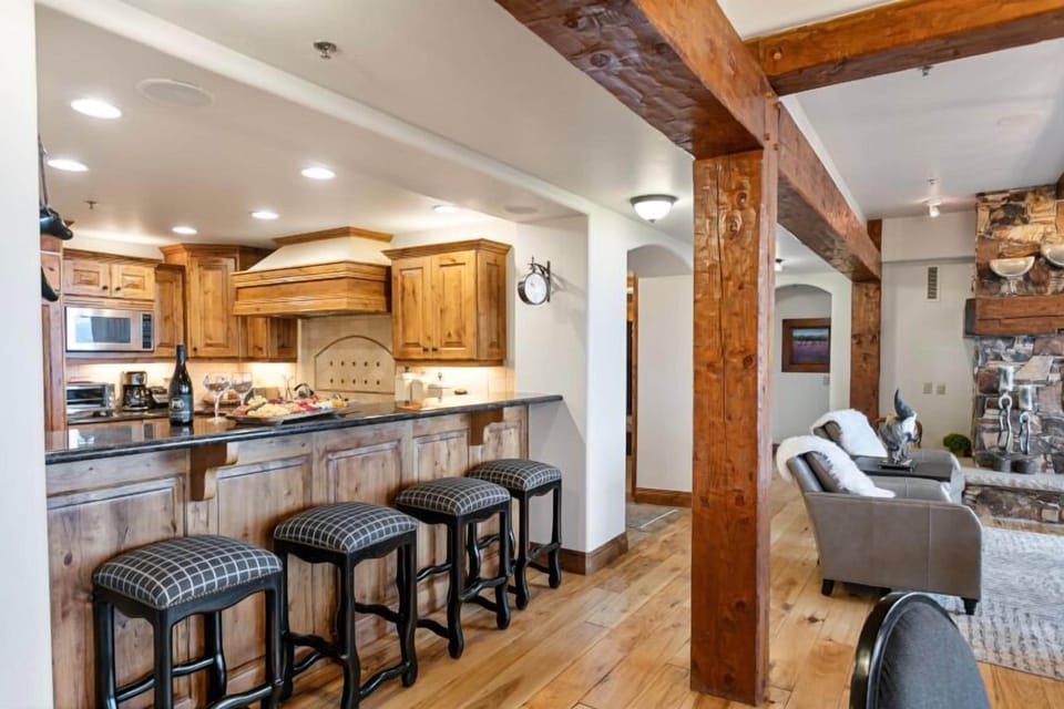 Condo, 3 Bedrooms | Interior