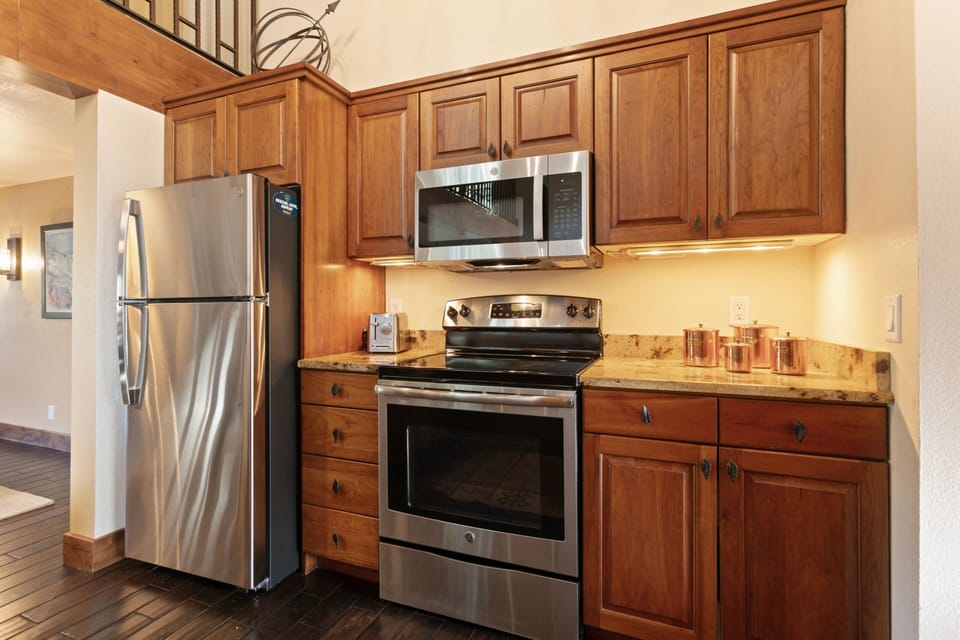 Condo, 3 Bedrooms | Private kitchen | Coffee/tea maker, fridge, oven, toaster