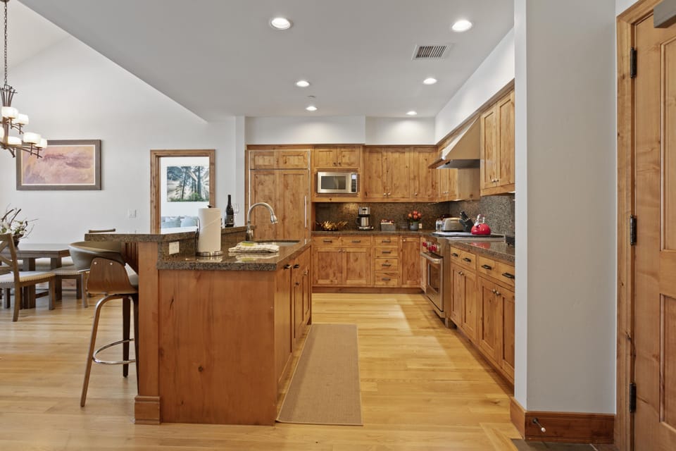 Condo, 3 Bedrooms | Private kitchen | Coffee/tea maker, fridge, oven, toaster