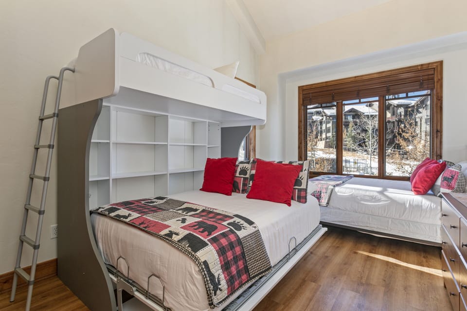 Condo, 3 Bedrooms | 3 bedrooms, iron/ironing board, WiFi (free)