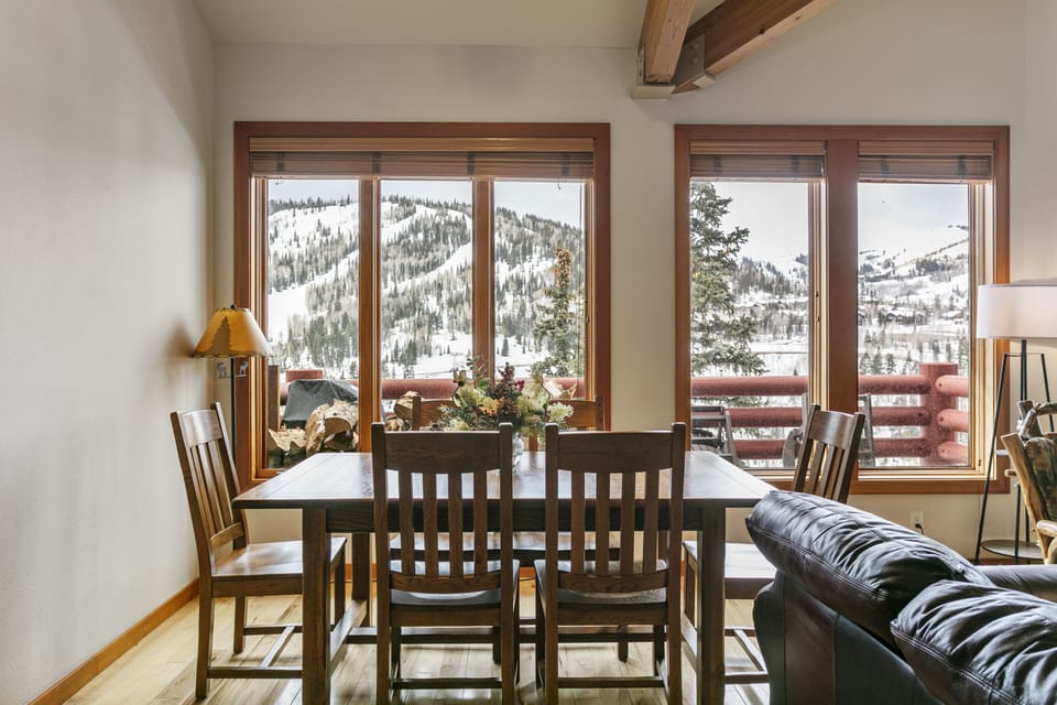 Condo, 2 Bedrooms | Dining