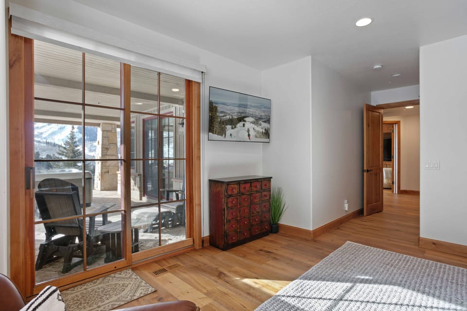 House, 5 Bedrooms | Interior