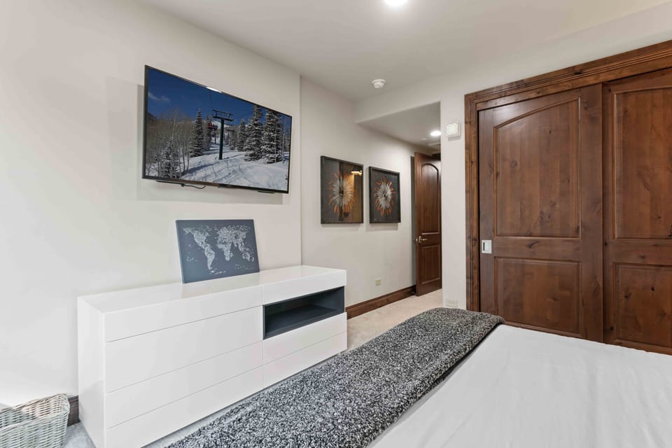 Condo, 4 Bedrooms | 4 bedrooms, desk, laptop workspace, iron/ironing board