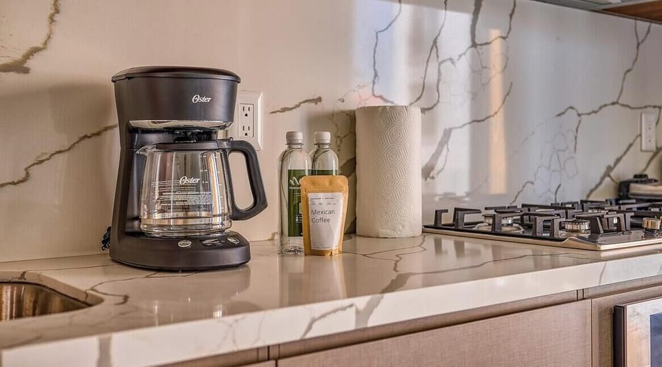 Apartment, 1 King Bed with Sofa bed, Jetted Tub, Ocean View (Maralma Indigo 306) | Private kitchen