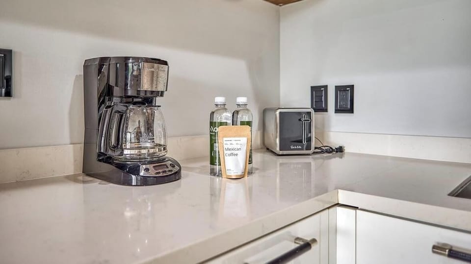 Apartment, Multiple Beds, Balcony, City View (Quadrant 2205) | Private kitchen | Dining tables