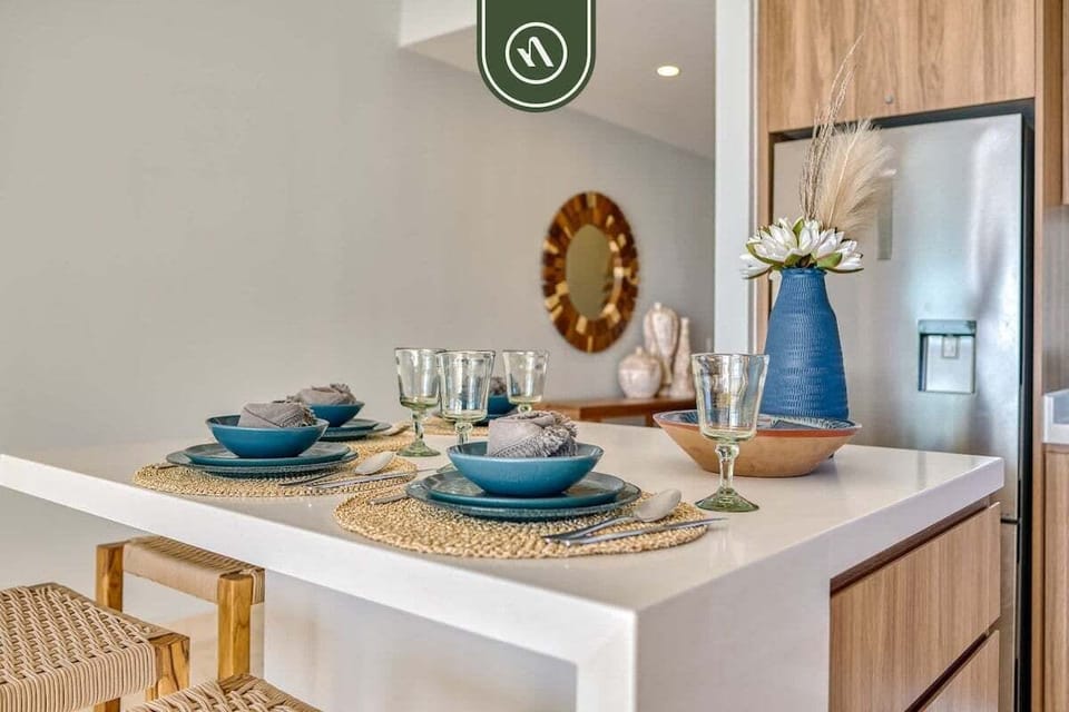 Condo, 1 King Bed with Sofa bed, Jetted Tub, Ocean View (Harbor 171 N 1709) | 1 bedroom, individually decorated, individually furnished, bed sheets