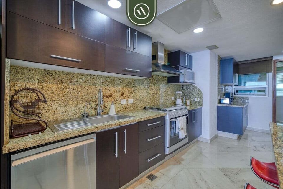 Condo, Multiple Beds, Hot Tub, Ocean View (Grand Venetian T2000 701) | Private kitchen