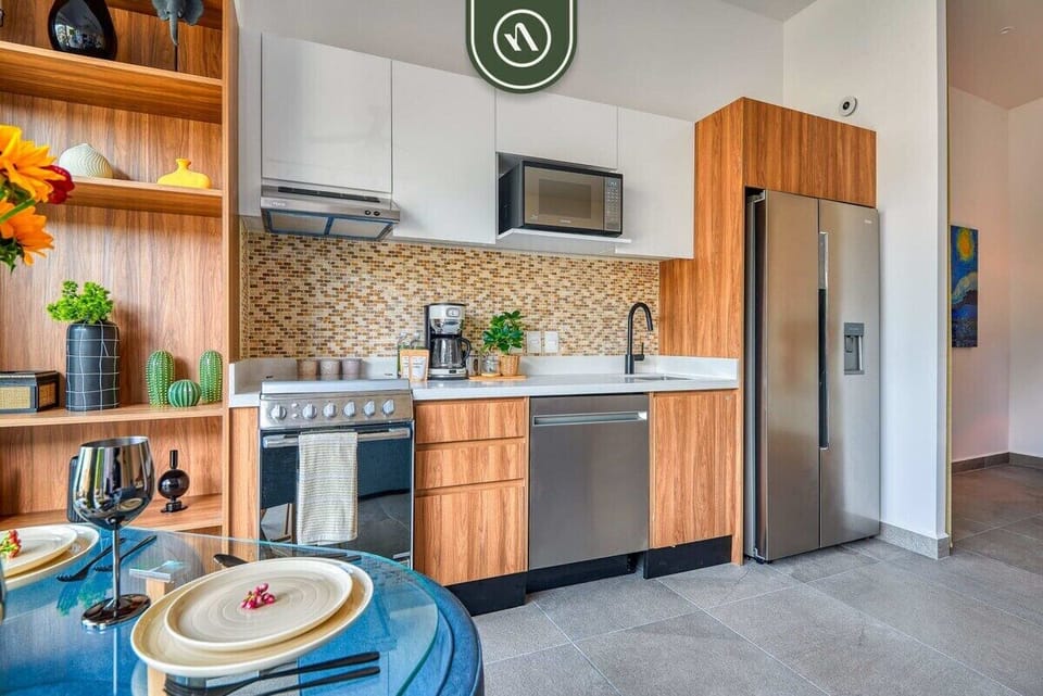 Studio, 1 King Bed, Pool Access, City View (Oasis-810) | Private kitchen