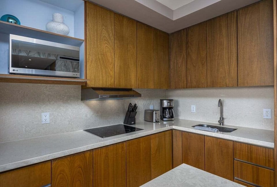 Apartment, Multiple Beds, Balcony, Ocean View (MIO RESIDENCES 306 AB-2BR) | Private kitchen