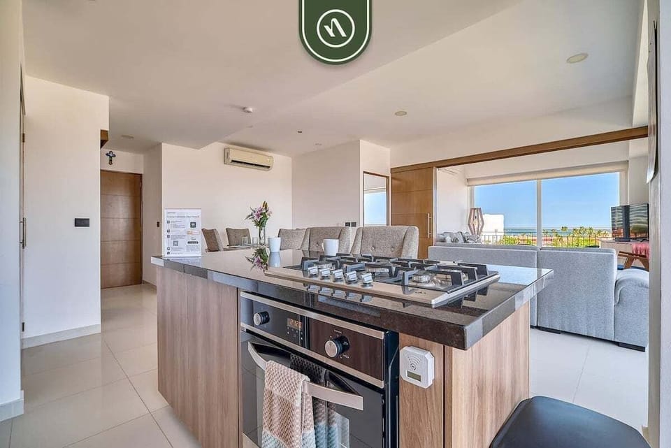 Apartment, 1 Queen Bed with Sofa bed, Hot Tub, Ocean View (Zoho Skies T3 703) | Interior