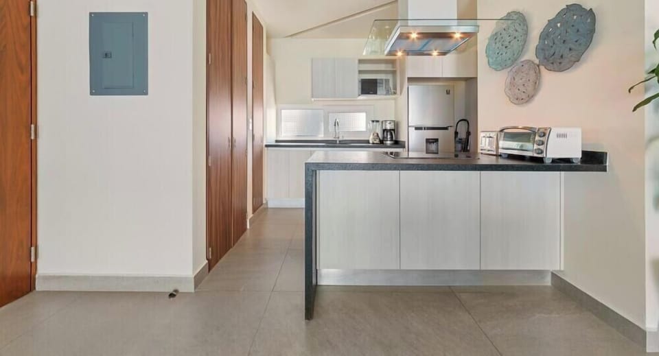 Condo, 1 King Bed with Sofa bed, Pool Access, Beach View (505 Torre Ambar) | Private kitchen