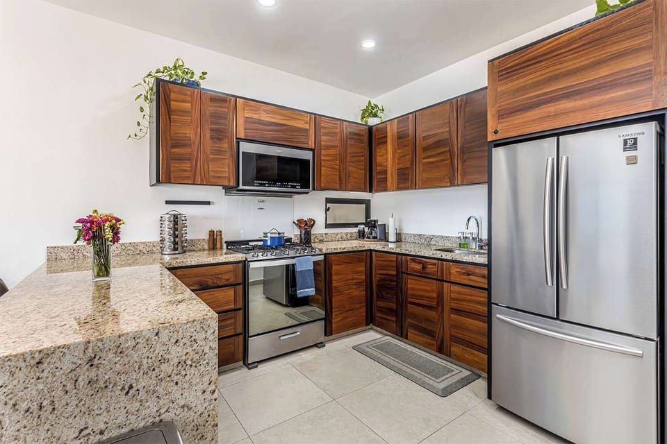 Apartment, Multiple Beds, Balcony, Ocean View (HD3-202) | Private kitchen | Electric kettle, dining table