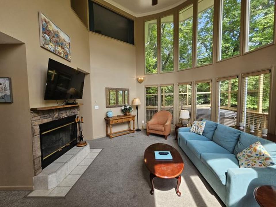Signature House, 3 Bedrooms, Hot Tub, Mountain View | Living room | 55-inch Smart TV with cable channels, fireplace