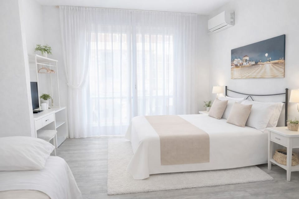 Classic Triple Room | Desk, iron/ironing board, free WiFi