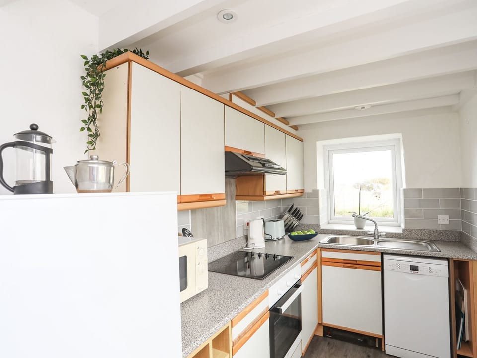 Dishwasher, cookware/dishes/utensils