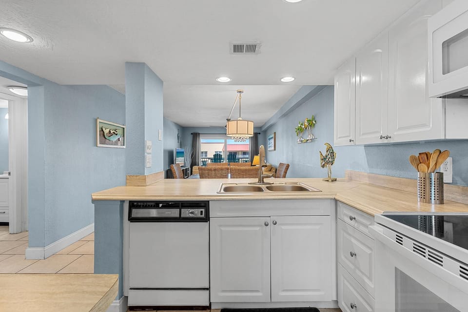 Condo, Multiple Beds (Point East 320) | Private kitchen