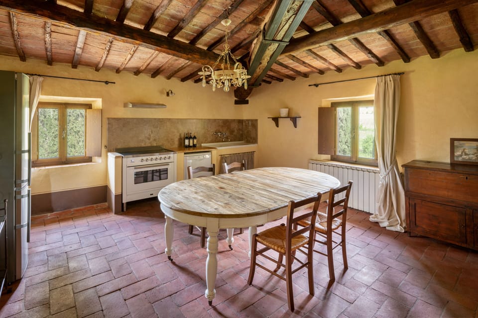 Apartment, 4 Bedrooms (Giulietta) | Private kitchen | Full-size fridge, stovetop, electric kettle, toaster