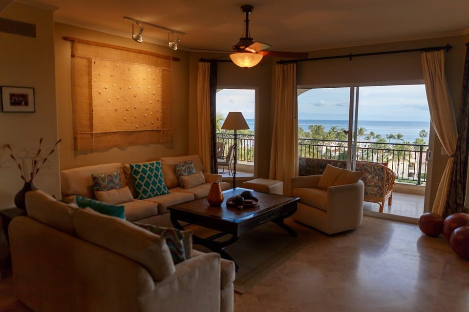 Apartment, Multiple Beds, Balcony, Ocean View (Las Mañanitas LM F4404) | Living area | 42-inch flat-screen TV with digital channels