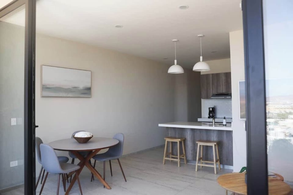 Apartment, Multiple Beds, Balcony, City View (Ocean's Point by Baja Toms) | Dining