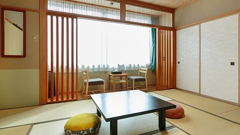 Economy Room, Non Smoking | Premium bedding, in-room safe, iron/ironing board, free WiFi