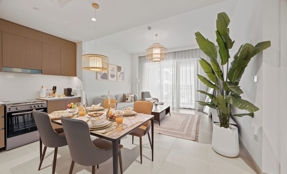 Standard Apartment, City View | In-room dining