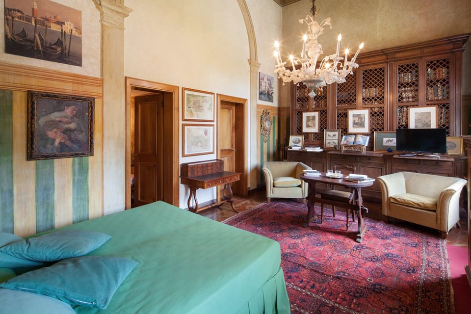 Deluxe Room | Blackout drapes, free WiFi, bed sheets