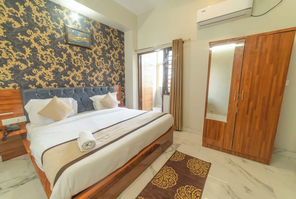 Room, Balcony, Garden View | Desk, laptop workspace, soundproofing, iron/ironing board