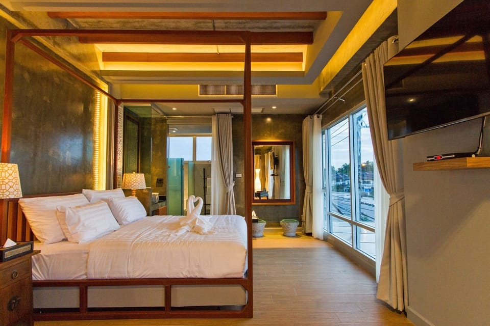Grand Suite | Free minibar, in-room safe, desk, blackout drapes