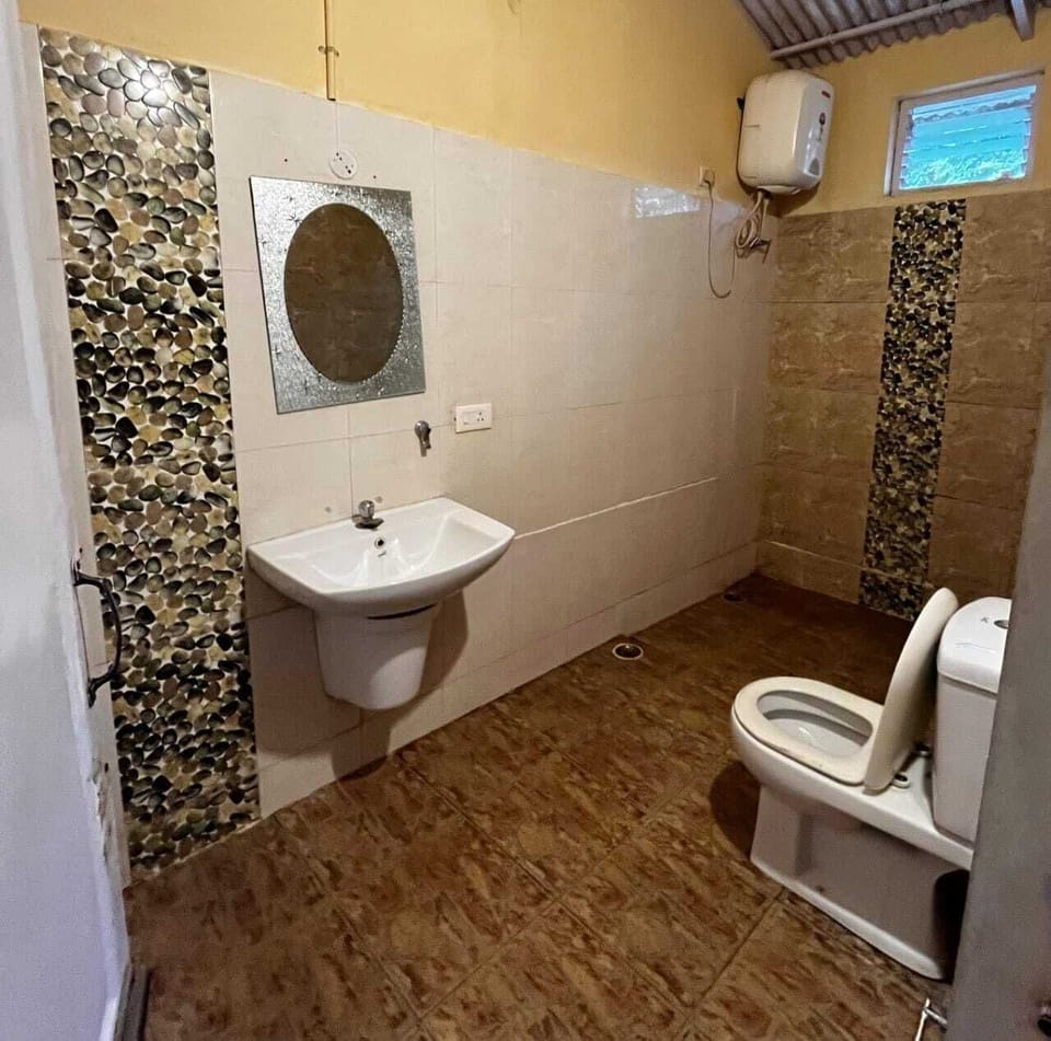 Basic Suite, Patio, Mountain View | Bathroom