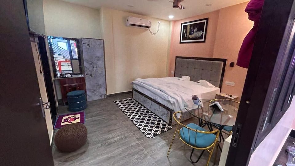 Luxury Room, Air conditioning | Desk, laptop workspace, rollaway beds, free WiFi