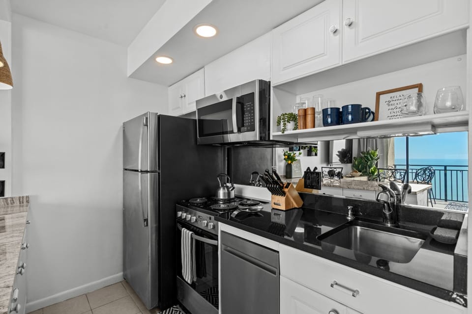 Signature Condo, 1 Bedroom, Balcony, Ocean View | Private kitchen | Fridge, microwave, stovetop, dishwasher
