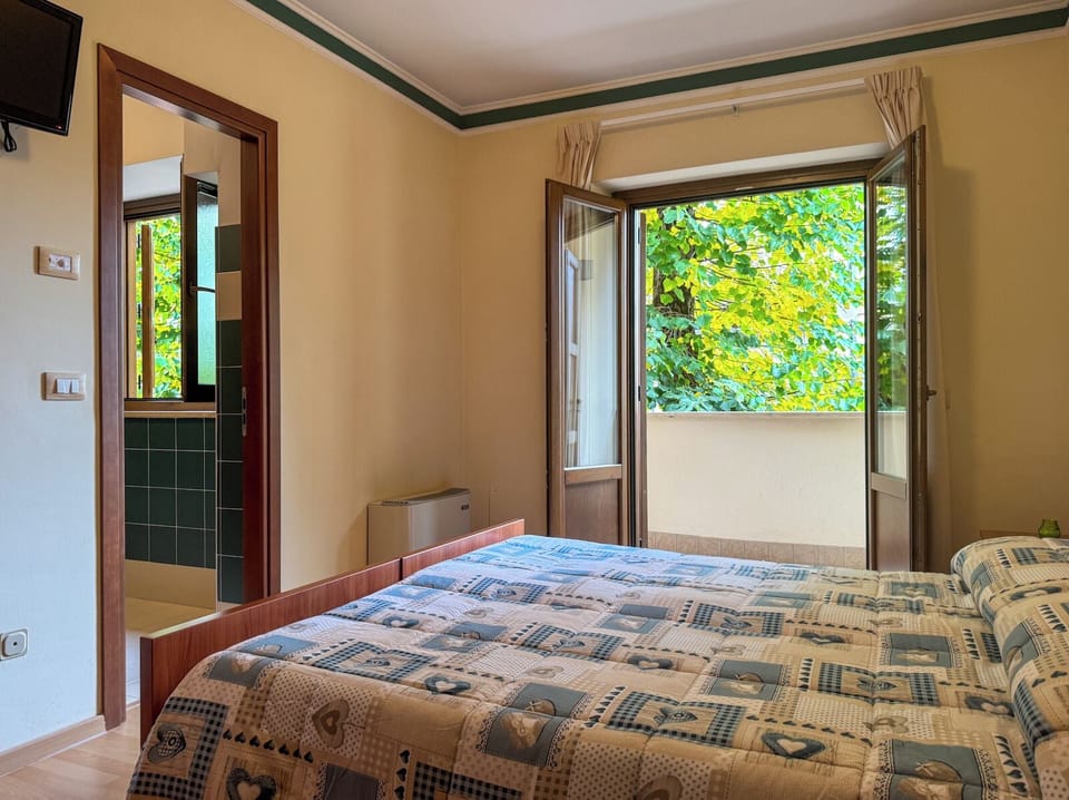 Double Room, Balcony | Free WiFi