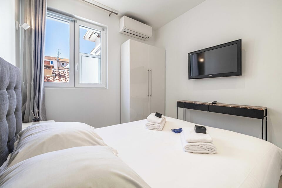 Apartment | 2 bedrooms, laptop workspace, iron/ironing board, bed sheets