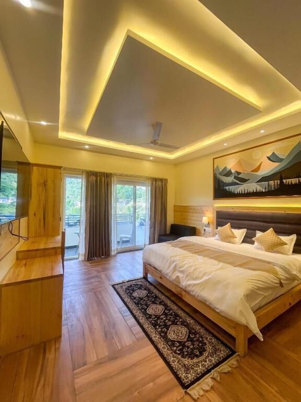 Select Comfort beds, soundproofing, free WiFi, bed sheets