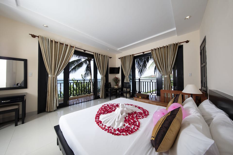 Suite, Sea View | Minibar, desk, free WiFi