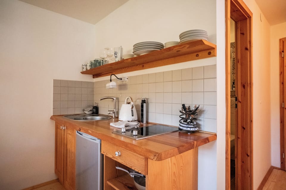 Comfort Apartment, Garden View | Private kitchenette | Highchair