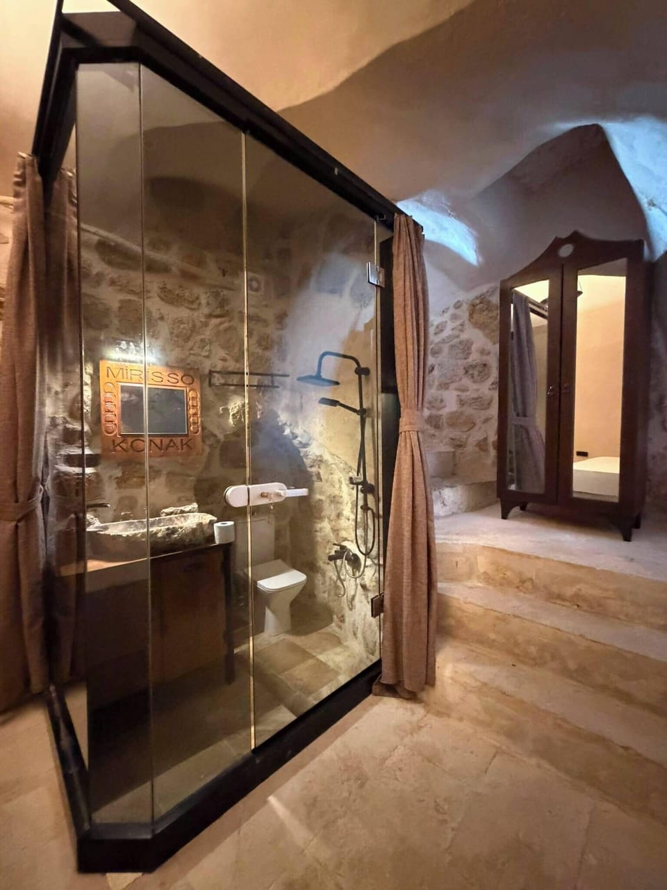 Standard Room, 1 Bedroom | Bathroom | Shower, rainfall showerhead, free toiletries, hair dryer